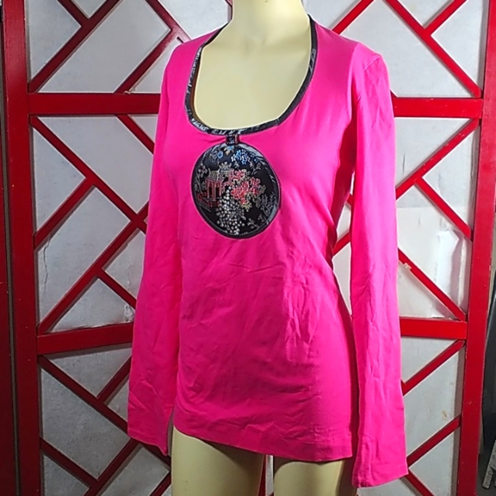 Medallion Neckline Knit Top